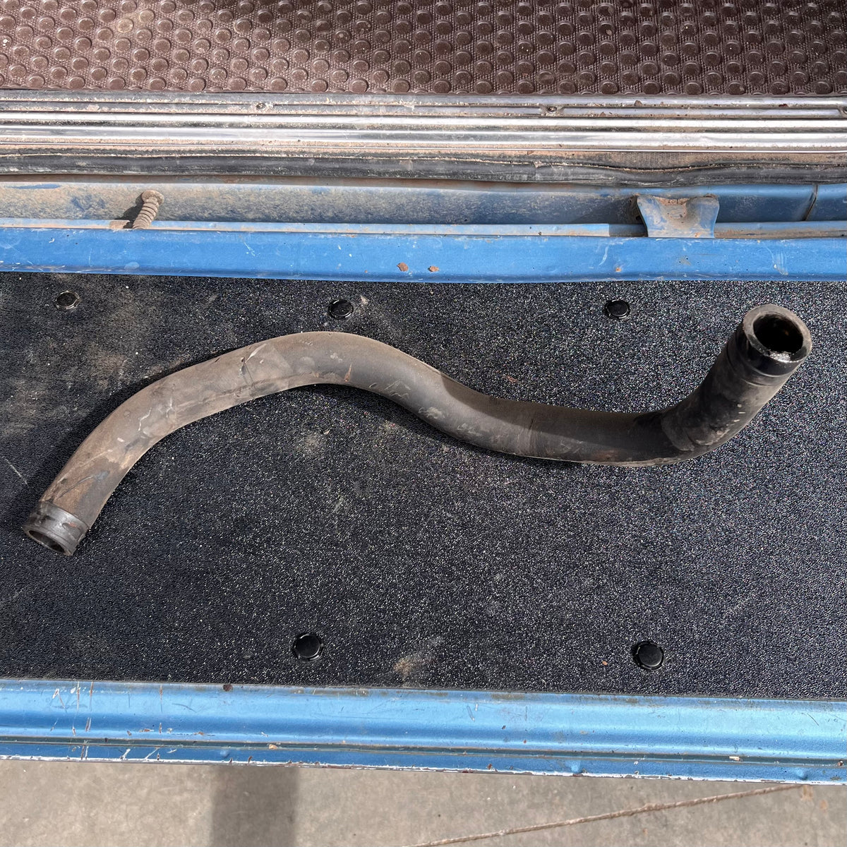 Emissions Hose For Smog Pump 60 Series, used Cruiser Trash Parts