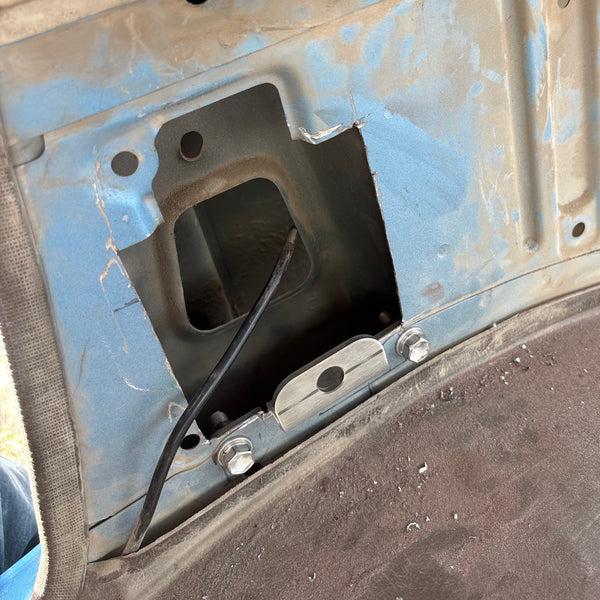 60 Series Rear Shoulder Belt Bracket