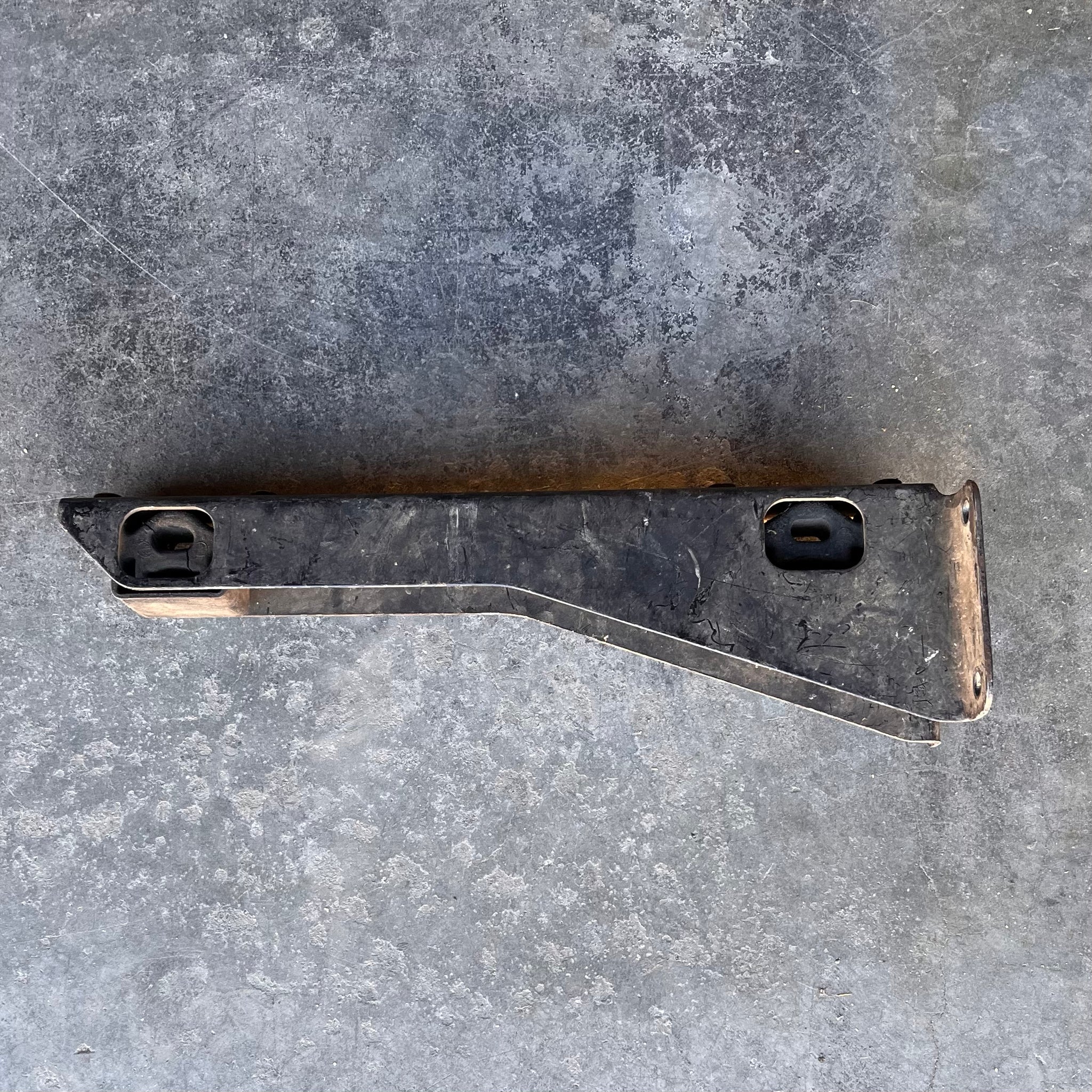 FJ60 Exhaust Hanger Bracket - Used