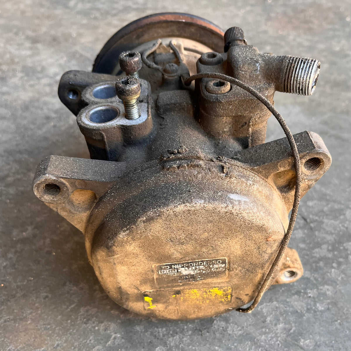 AC Compressor 60 Series, OEM, used Cruiser Trash Parts